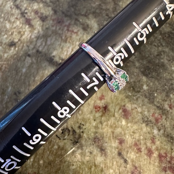 14k White Gold Diamond And Emerald Ring Size 6 1/2 - Picture 4 of 8